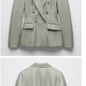 💚zara leather blazer. size xs. W= 17” L= is 26” Tags attached